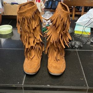 Fringe boots